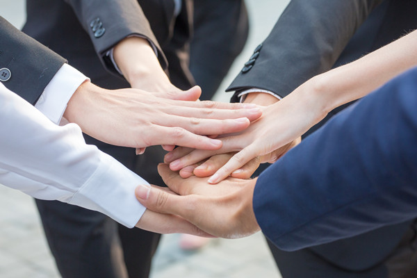 跨部门协作时，如何公平地衡量和评估每个人的绩效？