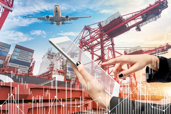 集成供应链在降低运营成本和提高利润率方面有何优势？