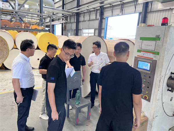 正睿老师深入企业生产一线