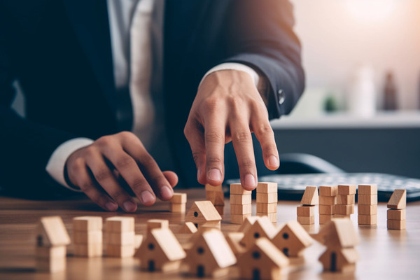 面对复杂市场环境，集团管控咨询如何确保企业稳健前行？