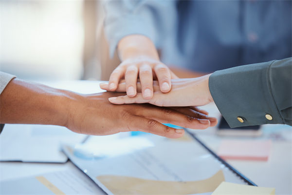 跨文化管理对企业全球化战略实施的影响及应对策略？