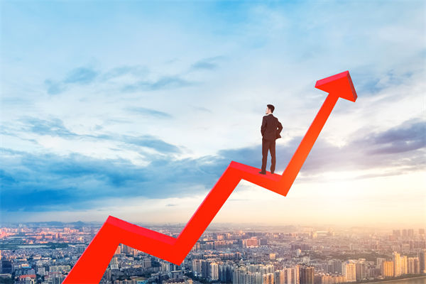 员工绩效不佳，是应该立即解雇还是给予改进机会？