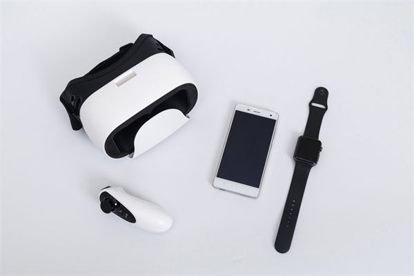 在滚动预算模式下，如何确保预算的连续性和前瞻性？