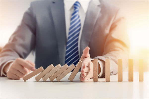 A股开盘大跌，近800股跌超9%，关联企业如何调整战略？