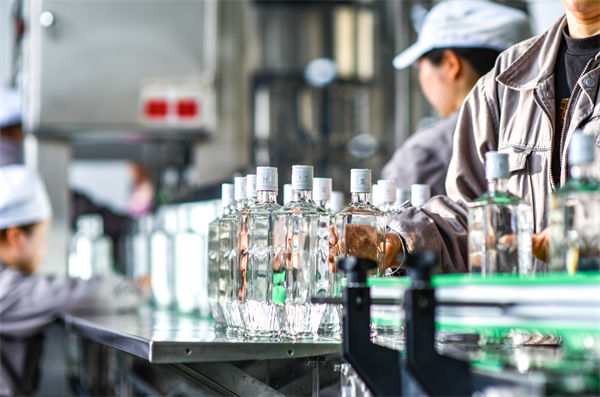 制造业管理分析：外贸厂家紧急召回员工三班倒赶工