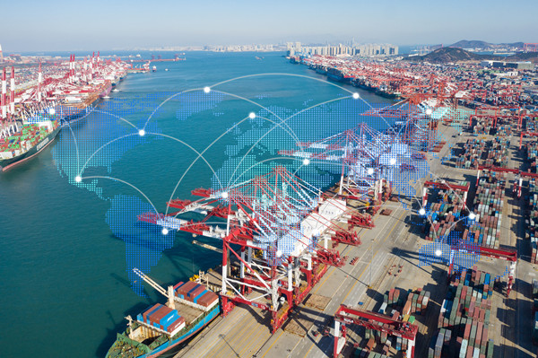 在全球化背景下，集成供应链面临哪些挑战与机遇？