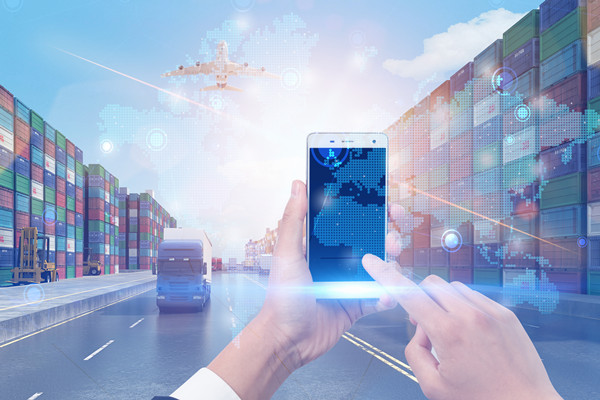 在全球化背景下，集成供应链面临哪些挑战与机遇？