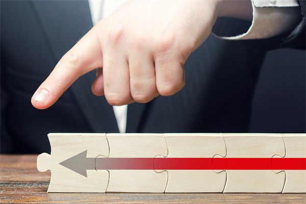 战略执行层层衰减，集团管控如何确保目标精准落地？