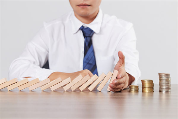 集团风险管控薄弱，如何加强风险管理保障集团运营？