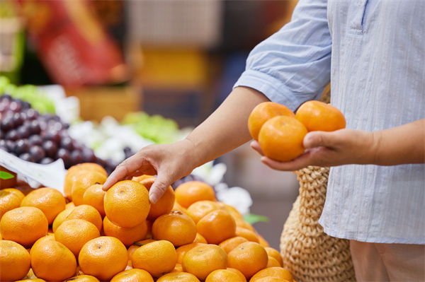 榴莲价格暴跌50%，有人买了50箱，预算管理怎么看？