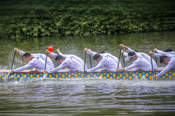 起猛了龙舟都能蹦迪了，企业文化对此有何启示？