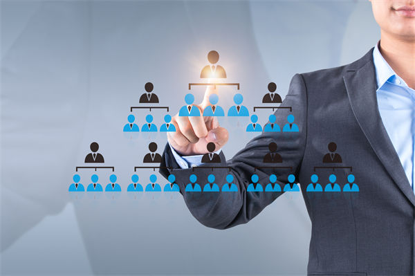 跨区域扩张时，集团管控如何防止管理效能稀释？