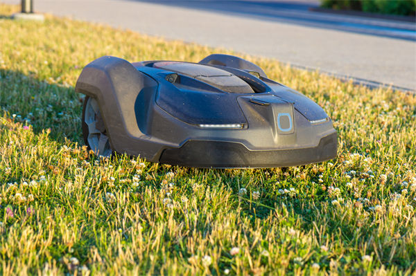 国产割草机器人走俏海外，企业数字化有何启示？