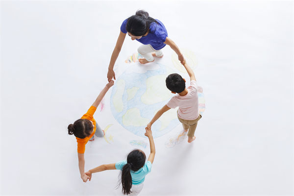 别让盲卡盲盒“收割”孩子，关联企业战略怎么看？