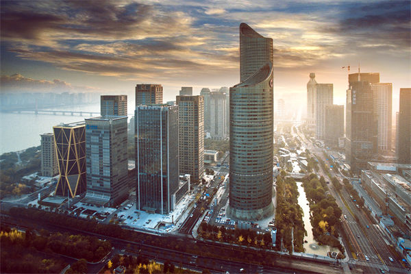 市场突变计划失效，年度计划如何灵活应对突发情况？