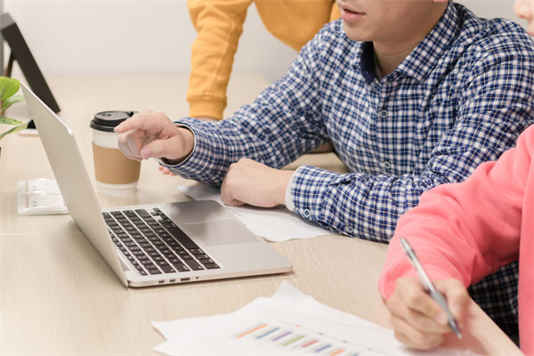 企业文化该灌输还是共生？多数管理者都选错了方向！