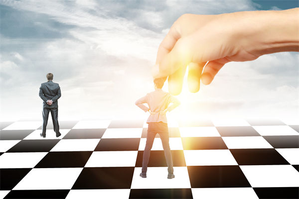 把顶层设计和问计于民统一起来，对企业战略的启示