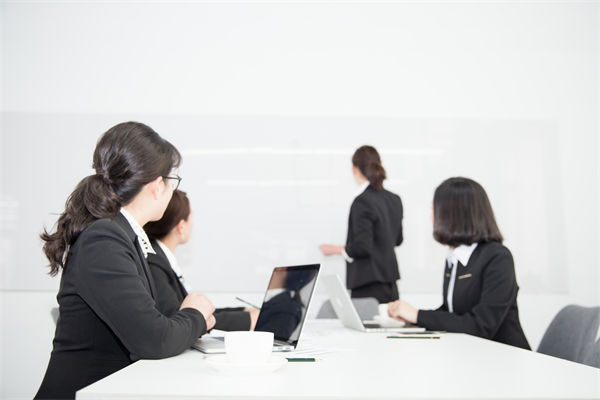 人力资源该管控还是赋能？多数企业都踩错了管理节奏！