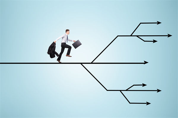 29岁女演员回应在餐厅当服务员，人力资源怎么看？