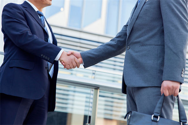 29岁女演员回应在餐厅当服务员，人力资源怎么看？