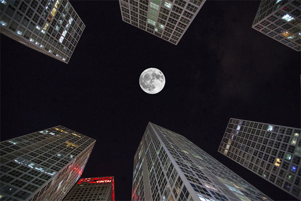 如何通过品牌故事讲述，增强品牌情感连接与忠诚度？