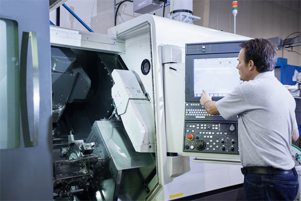 精益管理在提升产品质量方面有哪些具体策略和方法？