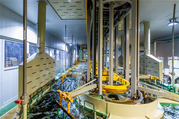 精益管理在提升产品质量方面有哪些具体策略和方法？