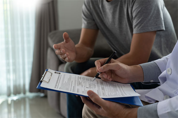 薪酬管理咨询：女子花1780元考陪诊师证却无单可接