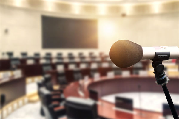 网民蹭流量编造着火谣言被行拘，企业文化怎么看？