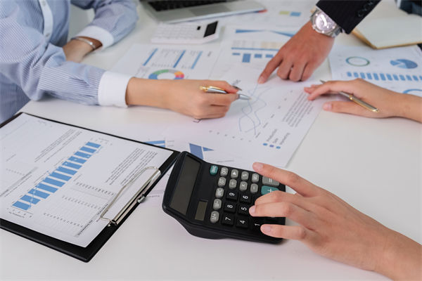 文化口号贴满墙，企业文化如何真正走进员工心里？