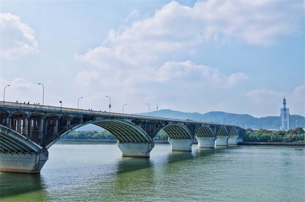 长沙湘江特大桥突发大火，组织规划管理有何启示？